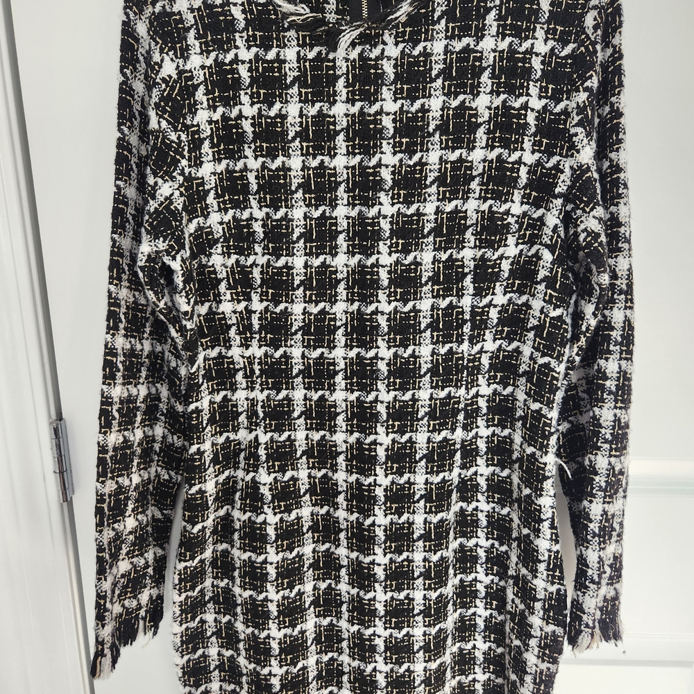 Chic Black and White Plaid Sweater